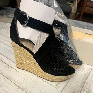 New in box Marc Fisher Helyda  Espadrille Black Suede Wedge Sz 8 1/2.